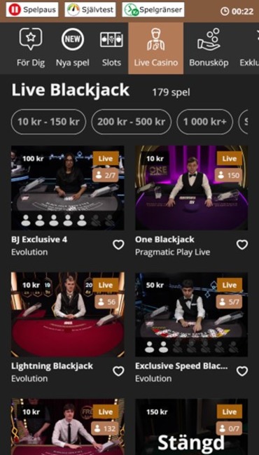Sidan med Blackjack som spelas live med olika teman och insatser.
