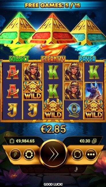 A still showing the 3 Tombs’ free games mode in action, with a counter showing how many spins are left.