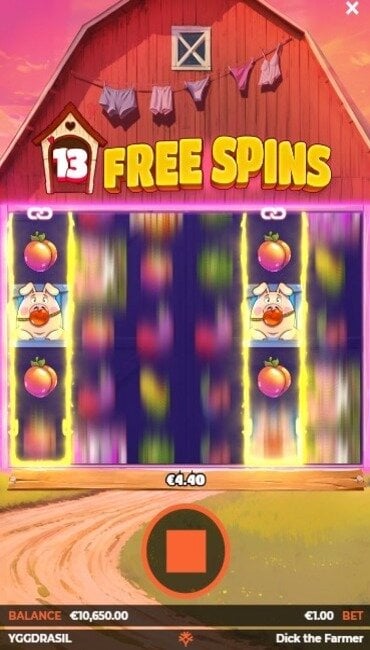A still showing Dick the Farmer’s Free Spins as they play out. A counter shows how many Free Spins are left.