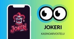 Kuvassa vasemmalla on älypuhelimen näytöllä Jokeri Casinon logo, ja vasemmalla Slotsoon isot pyöreät pallosilmät, jotka katsovat älypuhelimen suuntaan. Silmien alla teksti: Jokeri kasinoarvostelu. Kuvan tausta on raikkaan sini-vihreä.