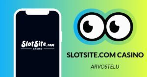 Kuvassa vasemmalla SlotSite.com Casinon logo älypuhelimen näytöllä, ja vasemmalla Slotsoon isot pyöreät pallosilmät, jotka katsovat älypuhelimen suuntaan. Silmien alla teksti: SlotSite.com Casino arvostelu. Kuvan tausta on raikkaan sini-vihreä.