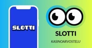 Kuvassa vasemmalla musta-valkoinen Slotti Casinon logo älypuhelimen näytöllä, ja vasemmalla Slotsoon isot pyöreät pallosilmät, jotka katsovat älypuhelimen suuntaan. Silmien alla teksti: Slotti kasinoarvostelu. Kuvan tausta on raikkaan sini-vihreä.